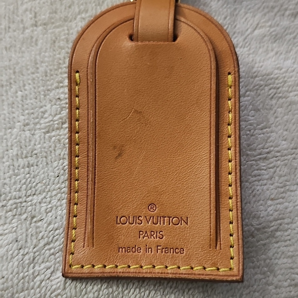 Louis Vuitton - Vachetta Luggage Tag & Poignet - Tan Leather Accessory - Picture 2 of 6